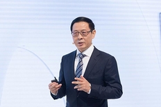 企业中ceo和总裁和董事长哪个大？