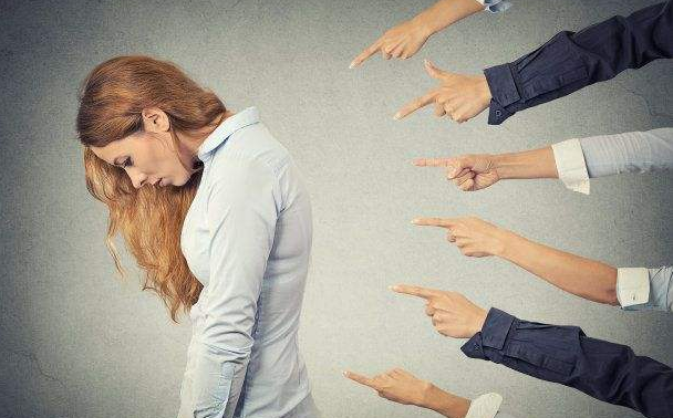 排挤别人的人是啥心理无非是这4个原因别让自己沦为