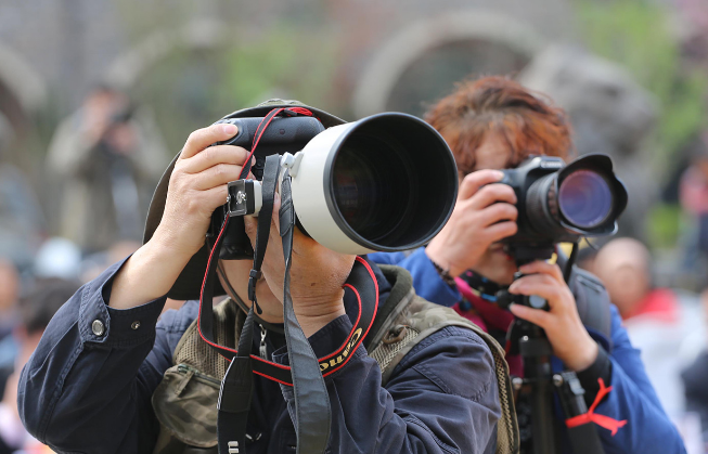 摄影师和摄像师的区别是什么摄影师和摄像师哪个职业好