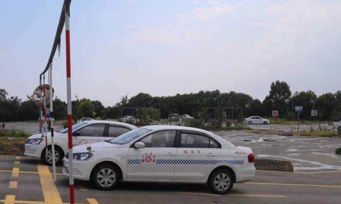 考驾驶证报名费多少钱?驾照考试费用收费标准