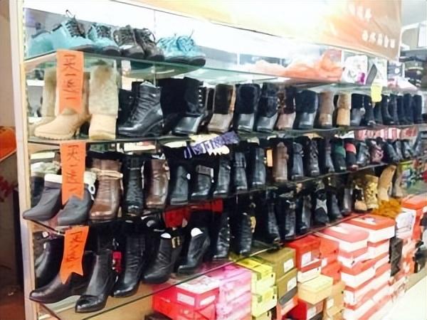 现在摆地摊卖鞋的生意怎么样？