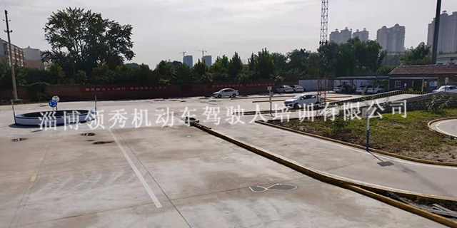 淄博体育场附近驾校培训,驾校
